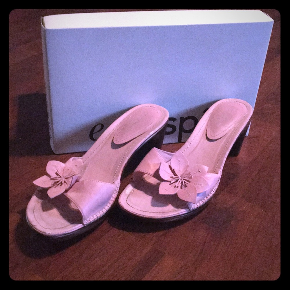 Pair of very cute pink flip heels!